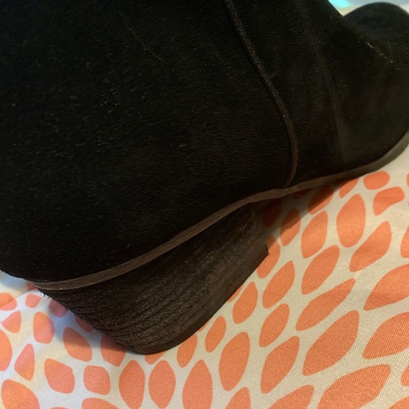 Black boots - Picture 3 of 5